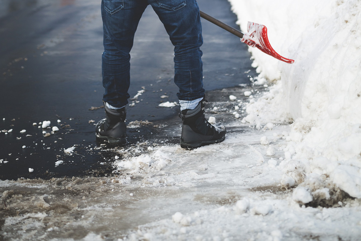 Winter Asphalt Maintenance Tips, Baughman Magic Seal, asphalt maintenance, asphalt sealing, driveway sealing
