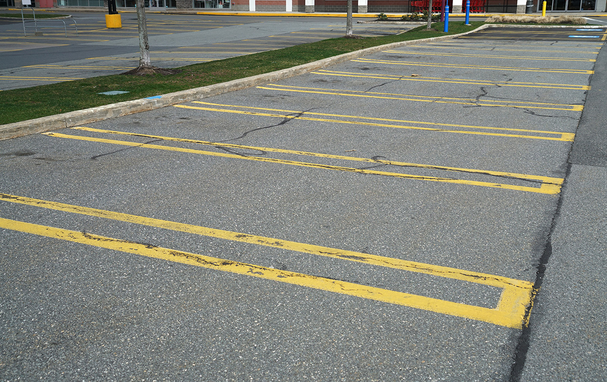 Read more about the article Asphalt Cracks & Crack Sealing