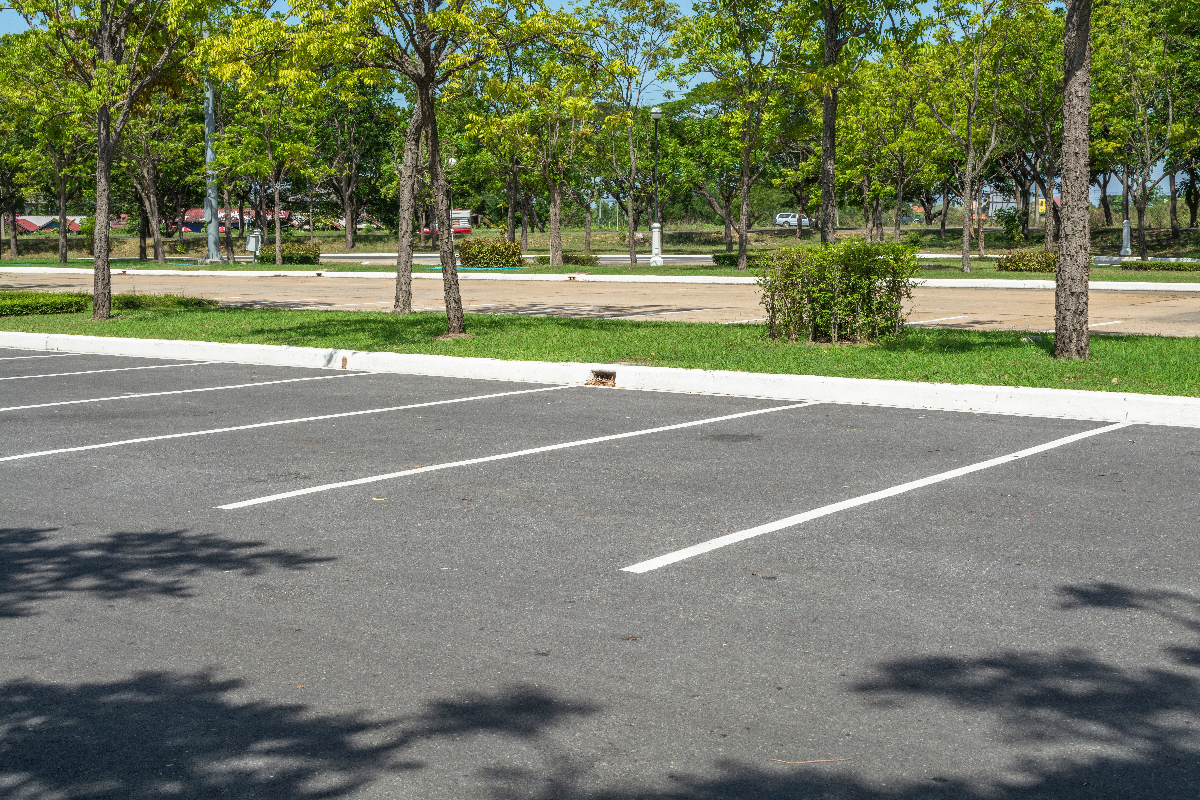 Read more about the article Tips for maintaining your parking lot