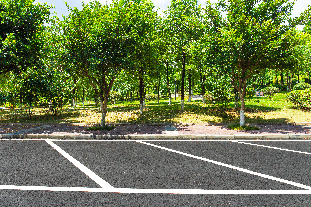 Read more about the article Reasons to sealcoat your asphalt parking lot