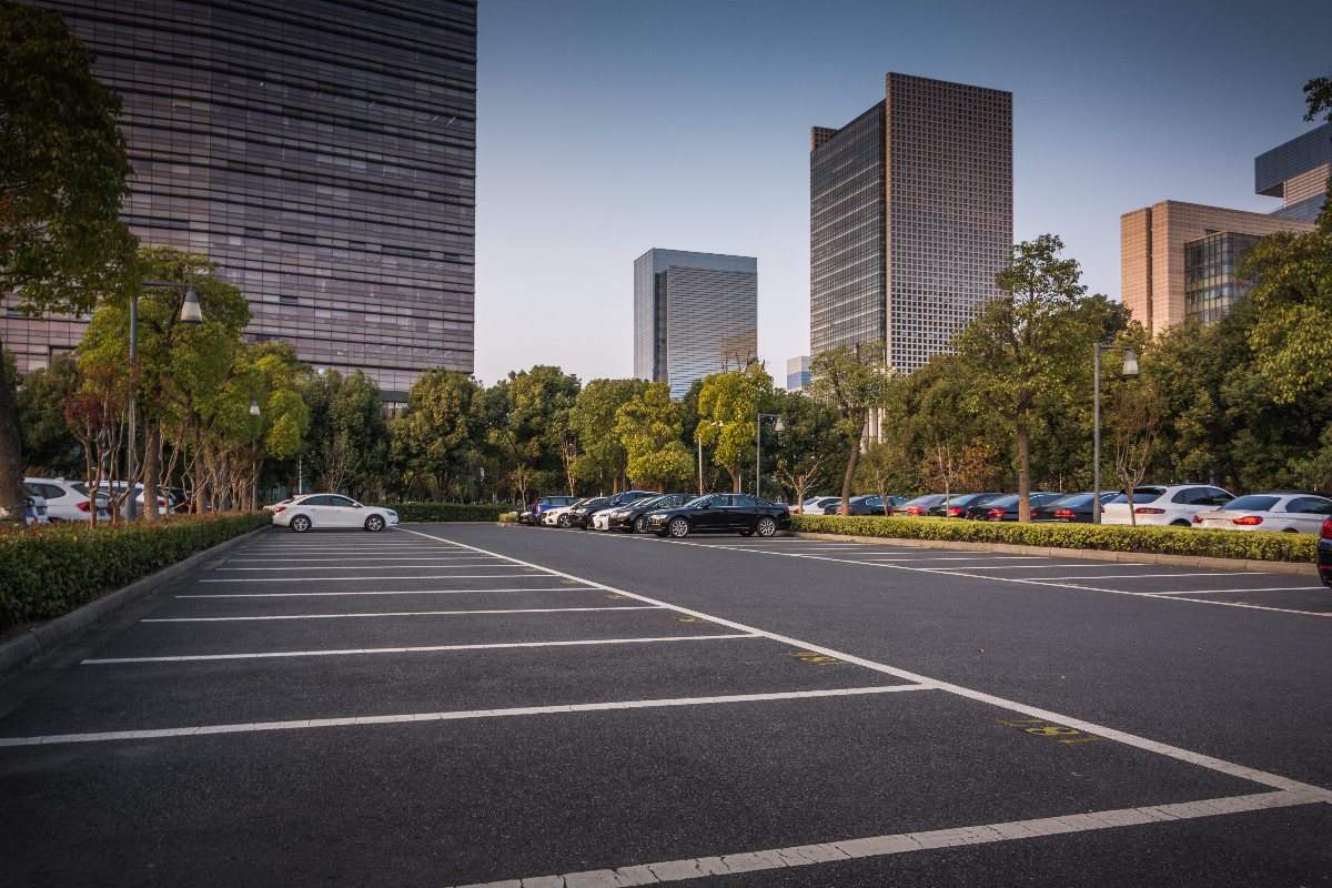 Read more about the article Tips for making your parking lot look brand new