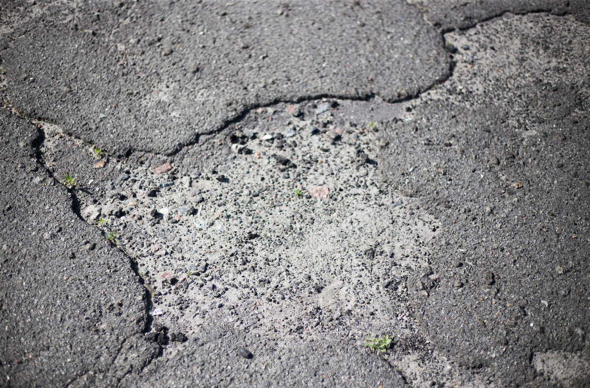 Read more about the article Things you can do to reduce cracks on your driveway