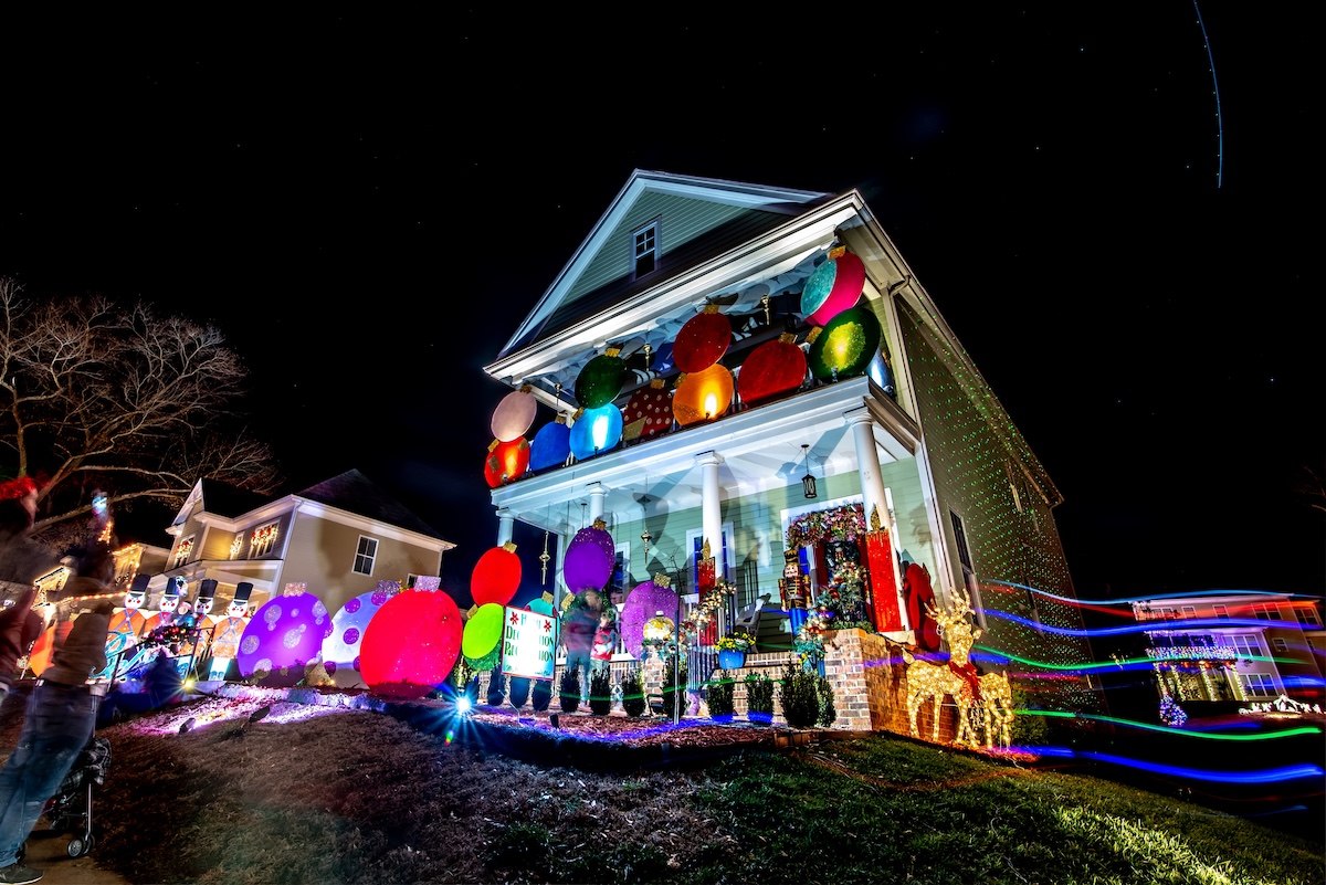 Read more about the article How To Decorate Your Driveway For The Holidays