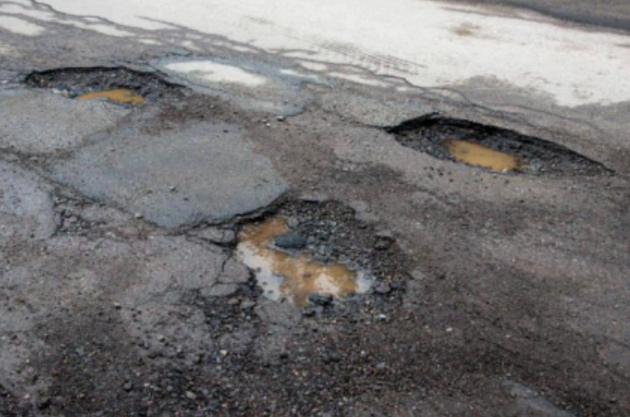 Read more about the article Why DIY Driveway Sealing Usually Doesn’t Last